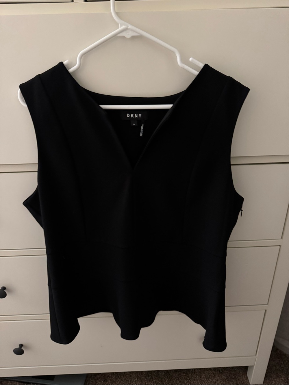 DKNY Black V-Neck Sleeveless Peplum